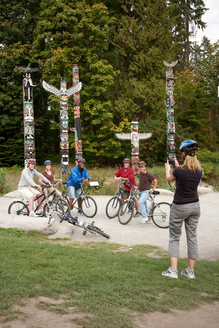 group_tour_cycling_through_Stanley_Park